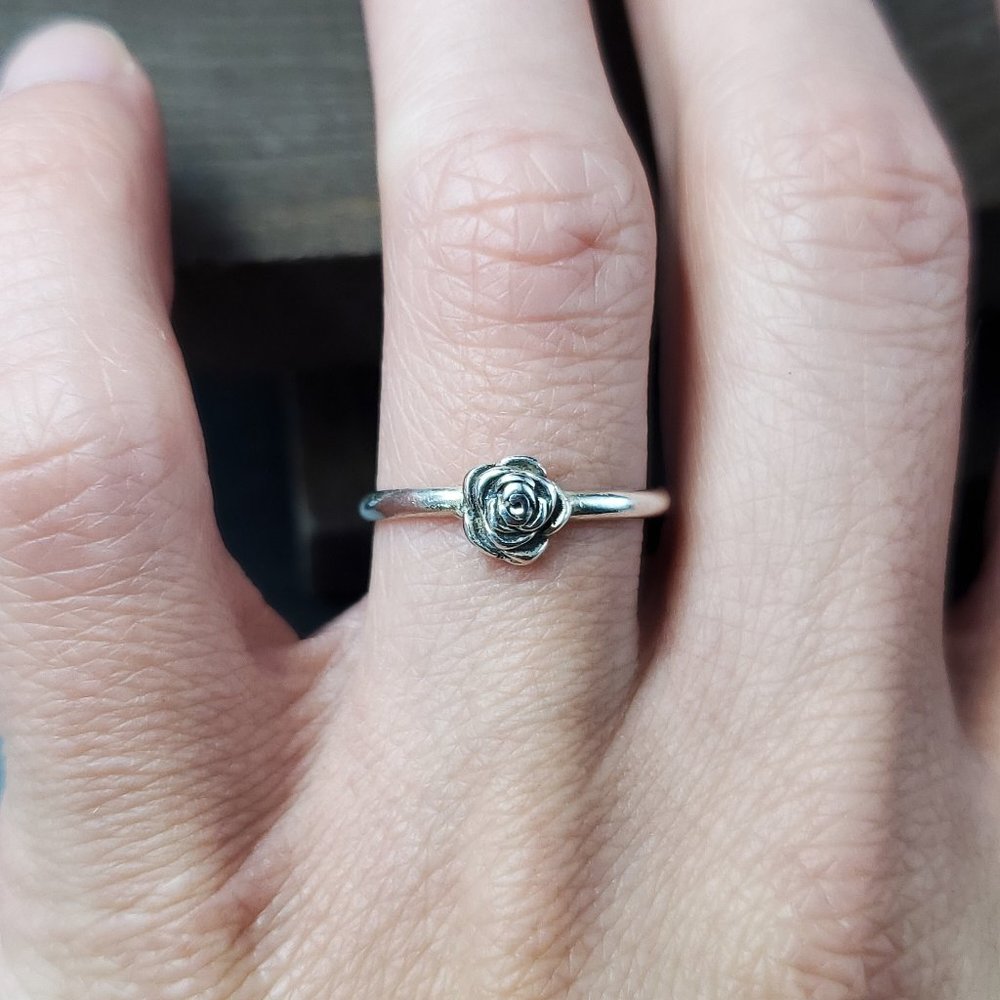 Size 7.5 Sterling Silver Rose Ring
